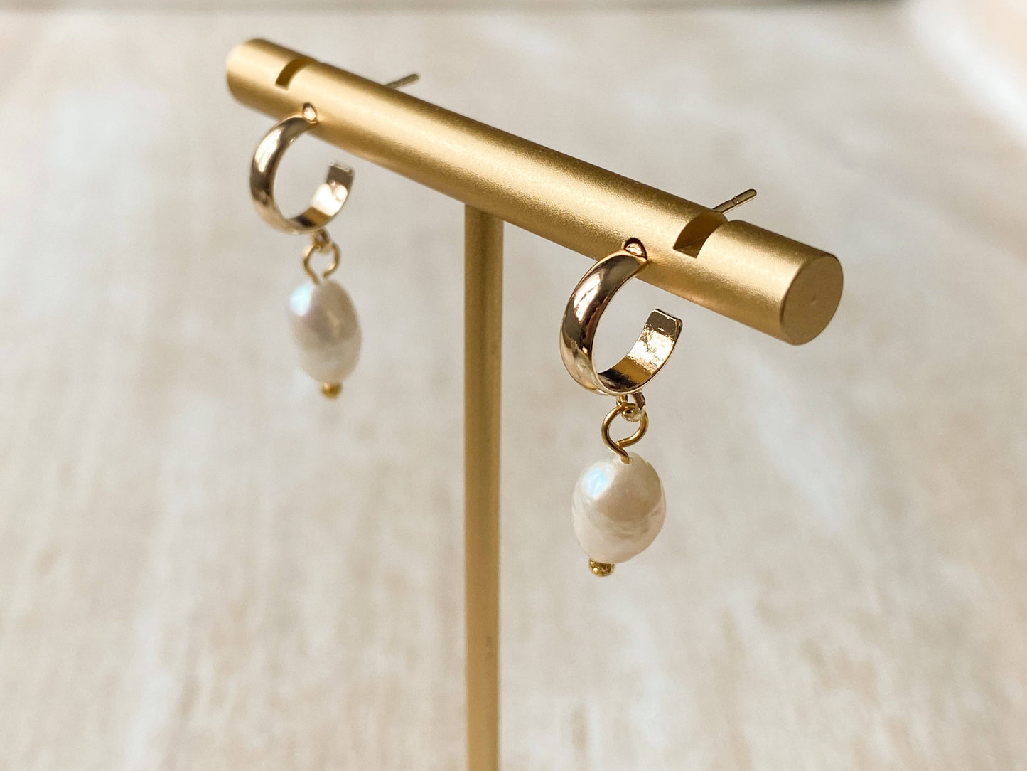 Coast Gold Pearl Hoop Earrings - EarringsAgaveh girlCOA-HOO-20Misiyo Candle Co