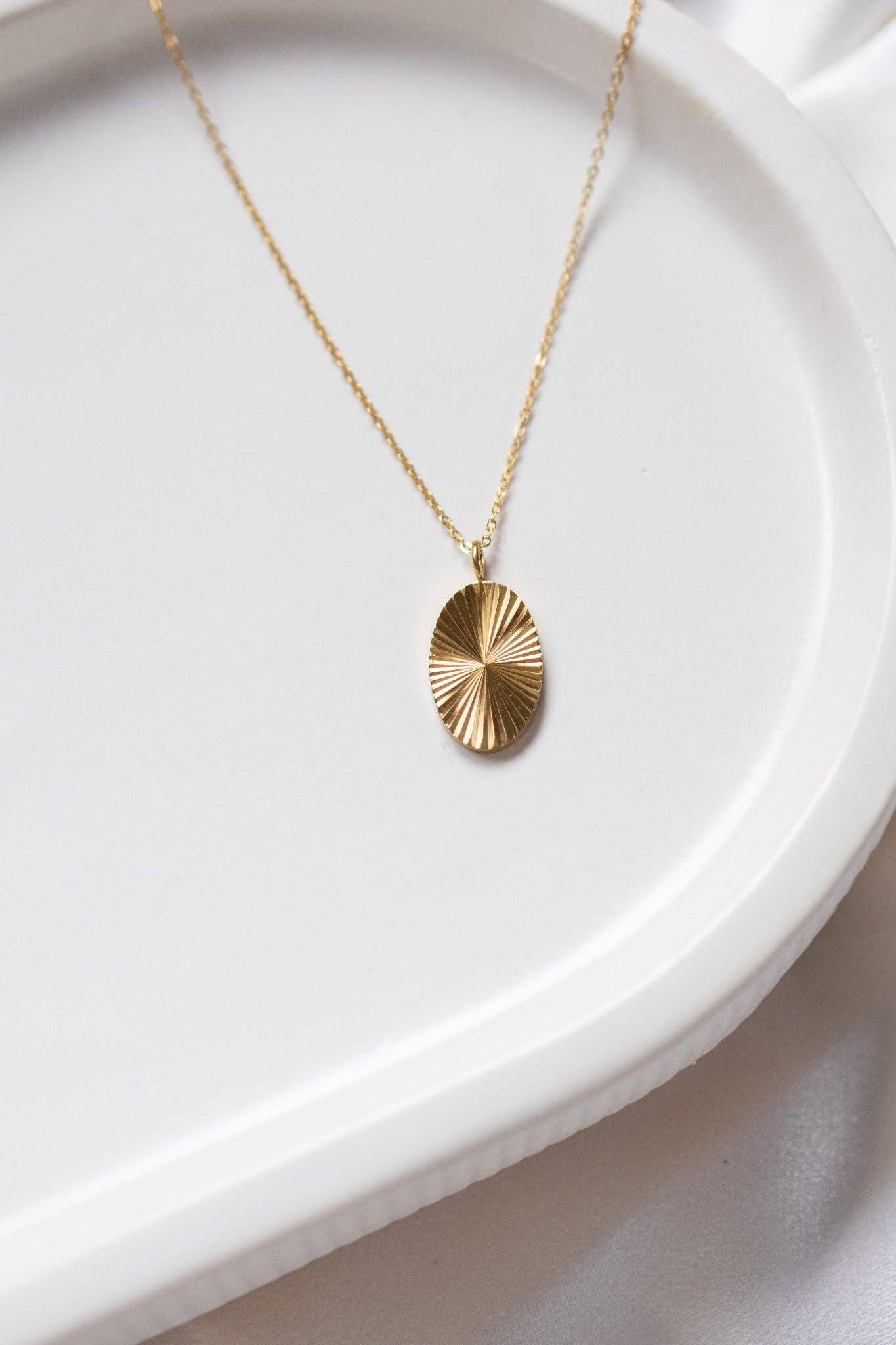 Lo Gold Necklace