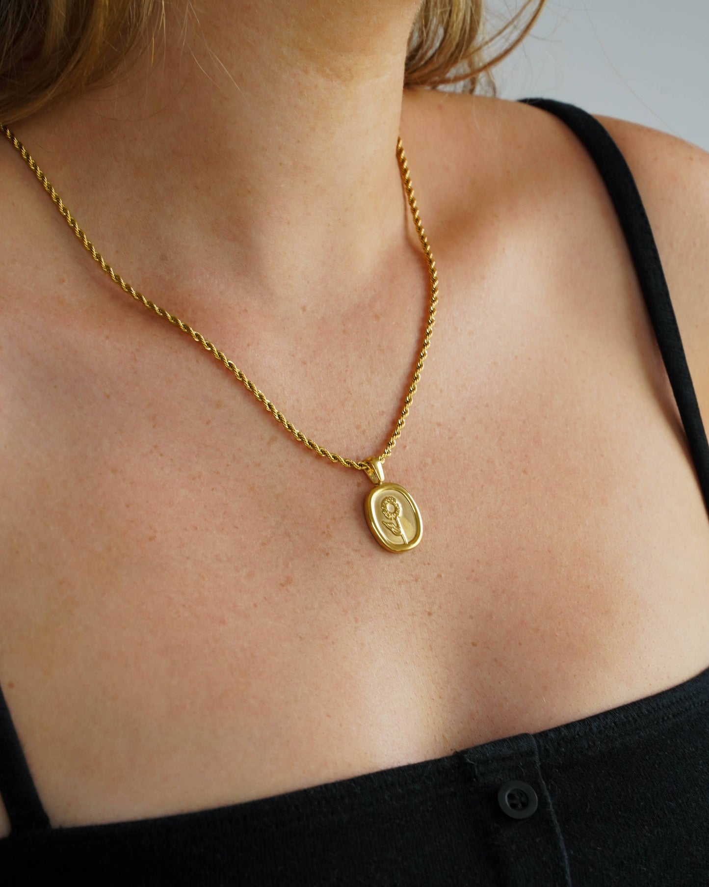 Mia Sunflower Icon Necklace - NecklacesHunter & HareFR-SPNMisiyo Candle Co