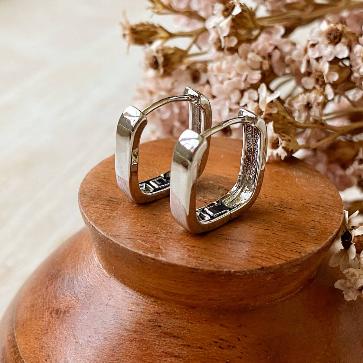 Reese Hoop Silver Earrings | platinum-plated - EarringsAgaveh girlREE-SIL-25Misiyo Candle Co