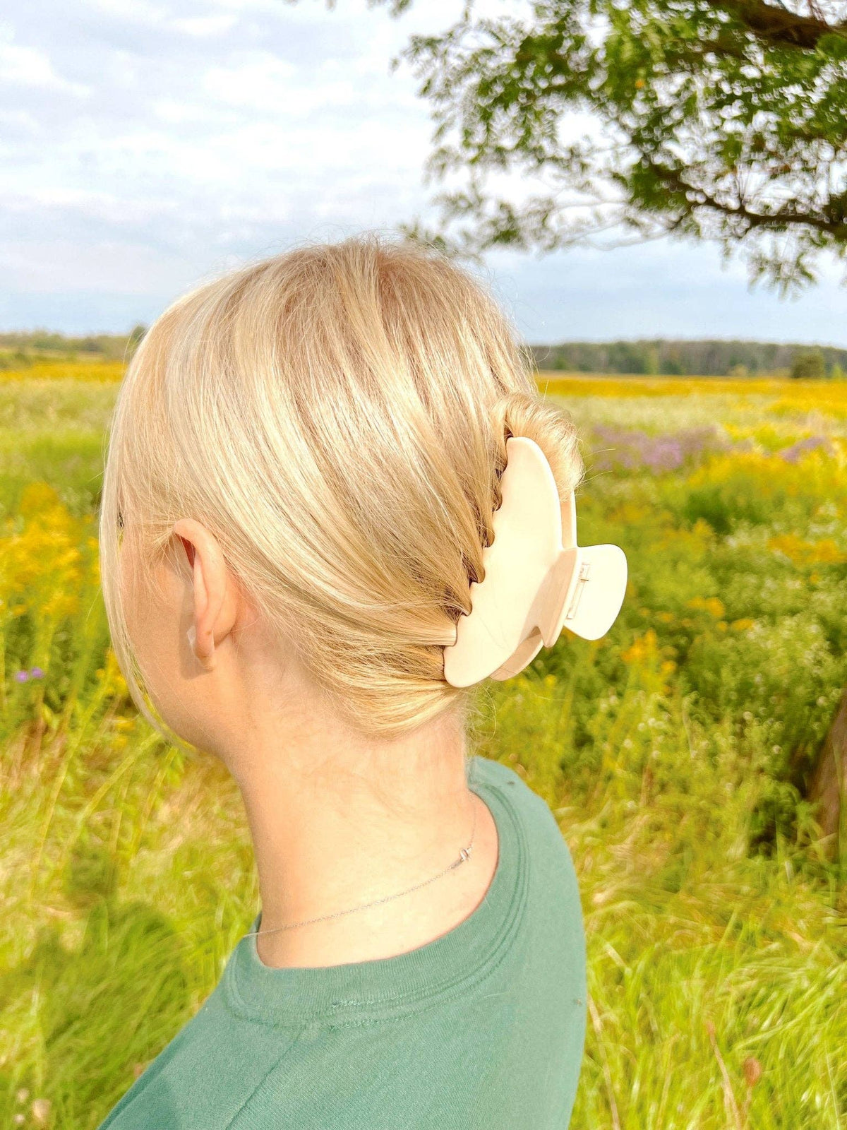 Rounded Hair Claw Clip | Buttercream - Hair AccessoriesBeyond ScrunchiesMisiyo Candle Co
